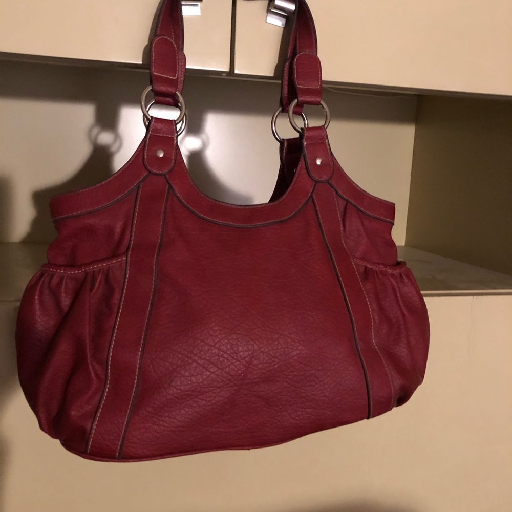 A red roomie bag